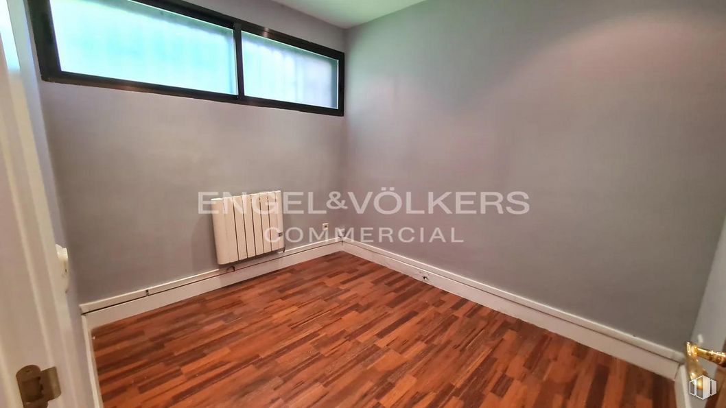 Local en venta en Calle Escudo, Las Rozas de Madrid, Madrid, 28230 con ventana, edificio, madera, accesorio, interiorismo, suelos, suelo, tinte para madera, hall y propiedad material alrededor