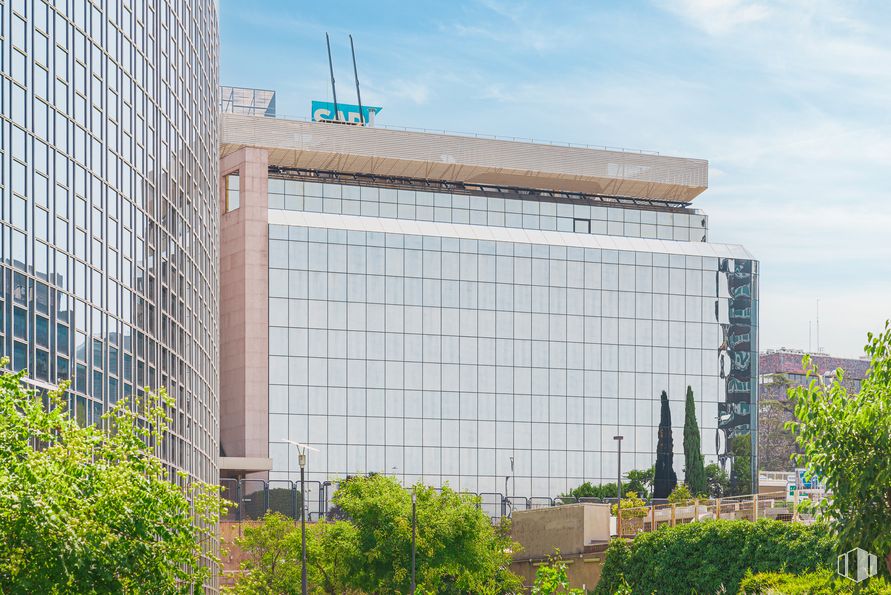 Oficina en alquiler en Edificio Merrimack II, Calle Ramírez de Arellano, 29, Ciudad Lineal, Madrid, 28043 con edificio, cielo, durante el día, nube, arquitectura, bloque de pisos, diseño urbano, árbol, condominio y planta alrededor