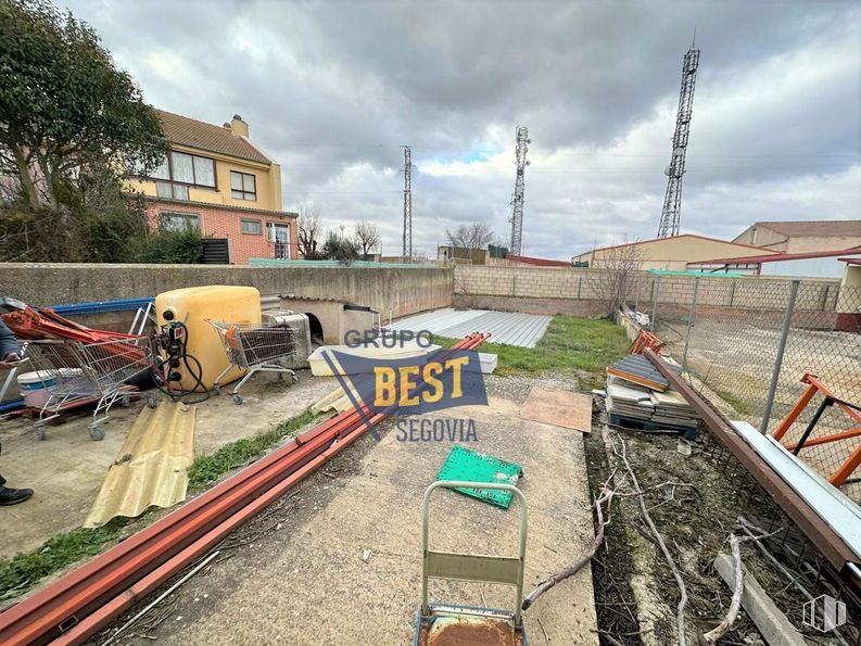 Nave en alquiler en Zona industrial La Lastrilla, La Lastrilla, Segovia, 40196 con nube, cielo, asfalto, superficie de la carretera, lote de terreno, pista, madera, planta, carretera y ferrocarril alrededor