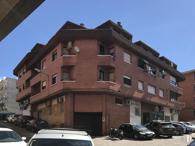 Local en alquiler en Calle Pasamar, Las Rozas de Madrid, Madrid, 28230 con coche, edificio, motocicleta, ventana, cielo, neumático, luz de estacionamiento, rueda, vehículo y exterior del automóvil alrededor