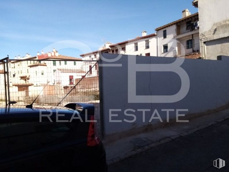 Land for sale at Calle Gabriel y Rufián, 21, Chinchón, Madrid, 28370 with car, building, sky, window, vehicle, asphalt, house, gas, facade and road around