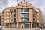 Retail for sale at Carretera Sonsoles, Ávila, 05003 with building, sky, cloud, window, wheel, vehicle, car, tire, condominium and urban design around