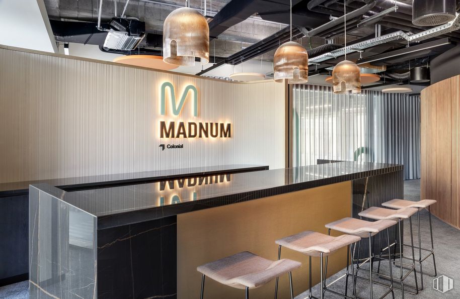 Office for rent at Madnum. Edificio Austral, Calle Méndez Álvaro, 61, Arganzuela, Madrid, 28045 with light fixture, stool, lighting, property, table, building, furniture, interior design, chair and flooring around