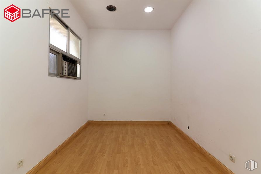 Local en venta en Casco antiguo, San Sebastián de los Reyes, Madrid, 28700 con edificio, accesorio, interiorismo, madera, suelo, pared, suelos, hall, pintura y techo alrededor