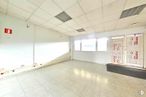 Office for sale at Calle Francisco Aritio, Guadalajara, 19004 with window, building, fixture, hall, flooring, floor, composite material, ceiling, wood and concrete around