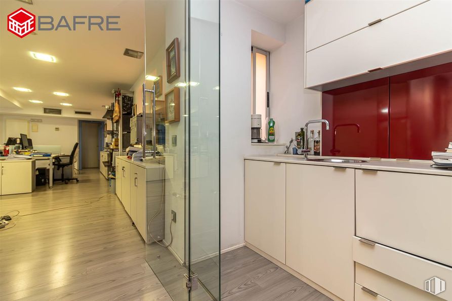 Local en venta en Calle Joaquín Ibarra, Barajas, Madrid, 28042 con ebanistería, suelos, interiorismo, suelo, madera, techo, alumbrado, habitación, encimera y apartamento alrededor