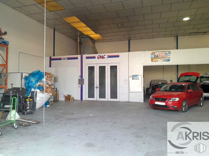 Industrial for sale at Polígono Industrial, Borox, Toledo, 45222 with car, tire, wheel, automotive parking light, vehicle, automotive lighting, automotive tail & brake light, motor vehicle, automotive design and automotive tire around