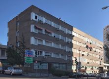 Office for rent at Calle Isla Graciosa, 1, Fuencarral - El Pardo, Madrid, 28034 with car, building, sky, window, street light, wheel, light, tire, tower block and urban design around