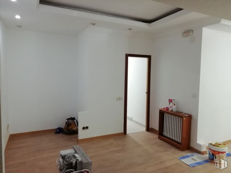 Local en venta en Calle Gaztambide, 26, Chamberí, Madrid, 28015 con ebanistería, propiedad, accesorio, madera, alumbrado, suelo, diseño de interiores, piso, pasillo y suelos laminados alrededor