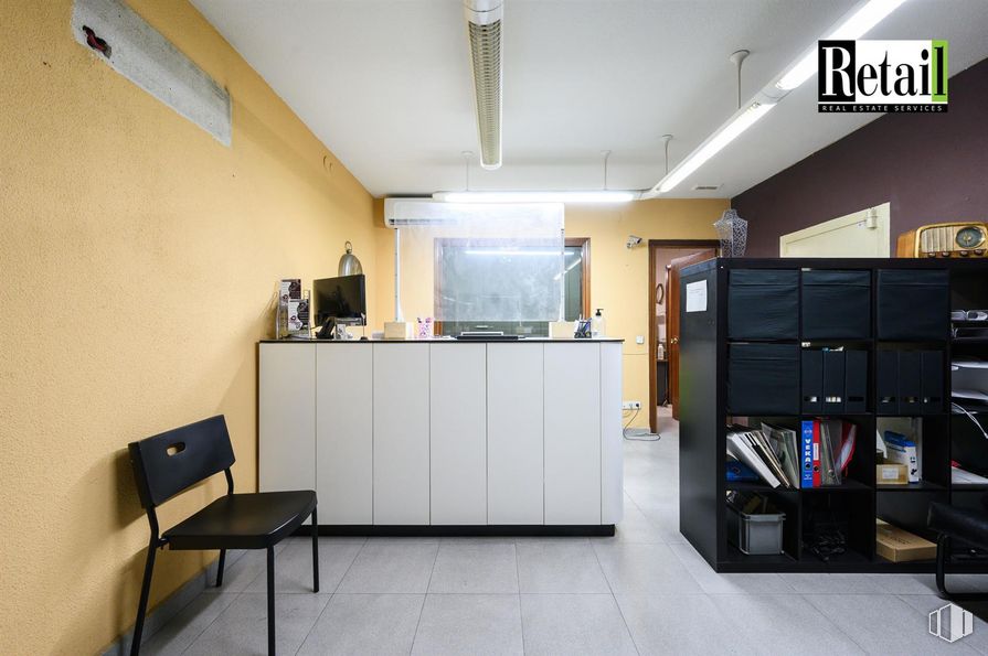 Oficina en alquiler y venta en Calle Montera, Centro, Madrid, 28013 con ebanistería, silla, propiedad, mueble, edificio, interiorismo, alumbrado, suelos, planta de interior y encimera alrededor