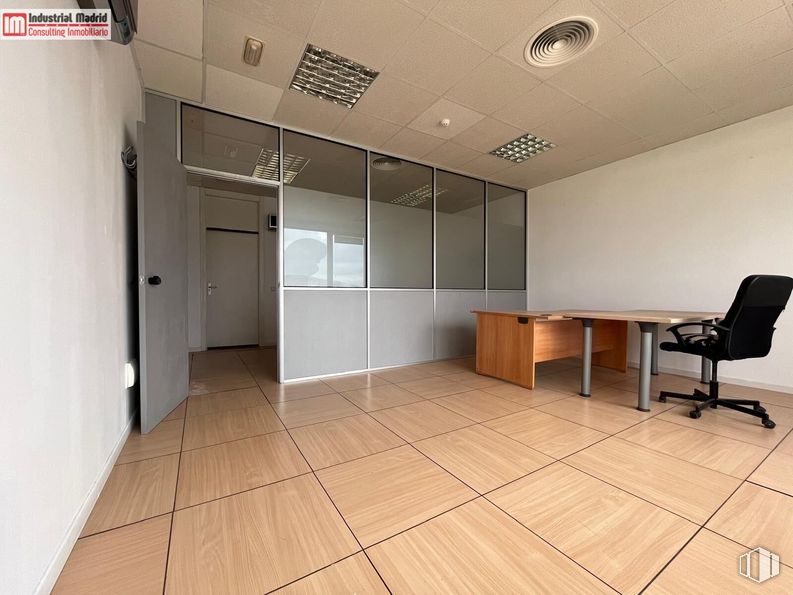 Office for sale at Calle Mariano Barbacid, Rivas-Vaciamadrid, Madrid, 28521 with chair, desk, light fixture, furniture, flooring, hall, table, floor, cabinetry and building around