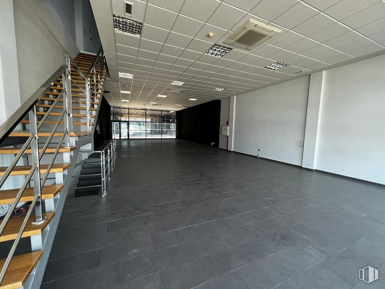 Nave en venta en Torre 2, Avenida Madrid, 86, Arganda del Rey, Madrid, 28500 con hall, accesorio, edificio, suelos, suelo, silla, techo, puerta, escaleras y vidrio alrededor