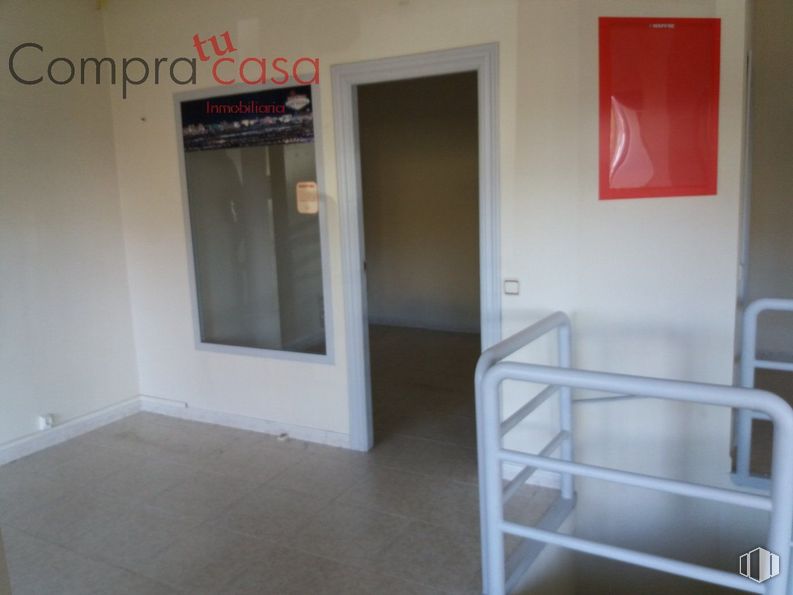 Local en venta en Zona Nueva Segovia, Segovia, 40006 con mueble, accesorio, madera, piso, puerta, suelo, exterior automotriz, techo, edificio y habitación alrededor