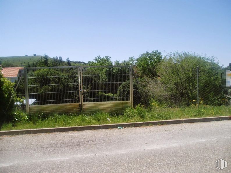 Suelo en venta en Avenida Varsovia, 60, El Casar, Guadalajara, 19170 con planta, cielo, superficie de la carretera, asfalto, valla, lote de terreno, árbol, diseño urbano, hierba y paisaje alrededor