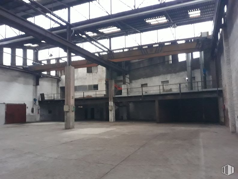 Industrial for rent at Camino Hormigueras, Villa de Vallecas, Madrid, 28031 with building, beam, fixture, composite material, wood, ceiling, window, hall, metal and shade around