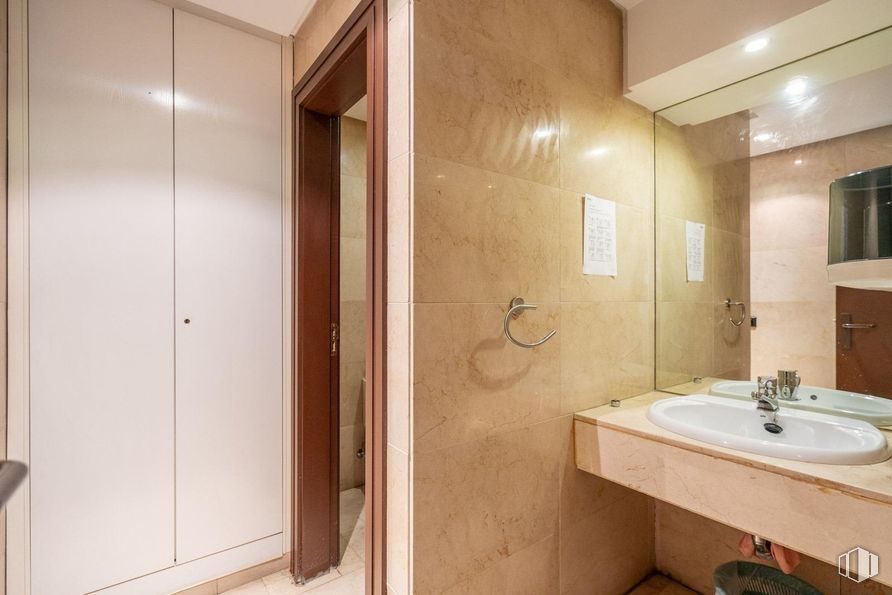 Office for sale at Zona Auditorio, Las Rozas de Madrid, Madrid, 28230 with sink, flooring, plumbing fixture, floor, interior design, bathroom sink, plumbing, tap, bathroom and room around