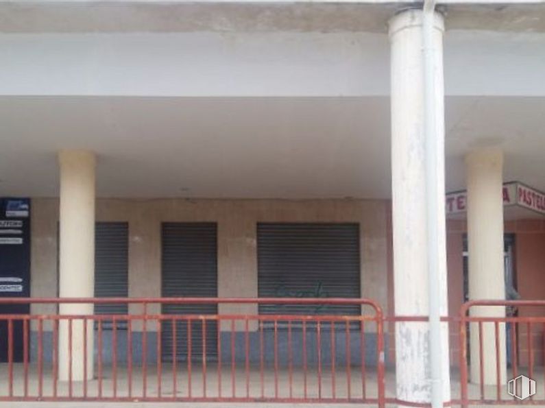 Retail for sale at Avenida Vicente Aleixandre, Segovia, 40006 with building, fence, shade, house, facade, gas, wood, composite material, column and city around