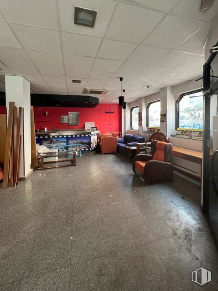 Local en venta en Calle Radio, Carabanchel, Madrid, 28019 con sofá, edificio, diseño automotriz, diseño de interiores, vehículo de motor, ventana, piso, suelo, casa y techo alrededor