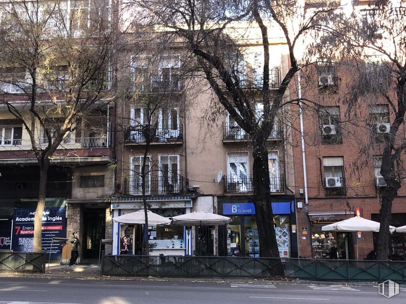 Retail for rent at Calle Alcala, Salamanca, Madrid, 28028 with neighbourhood, town, street, apartment, mixed-use, pedestrian, condominium and sidewalk around