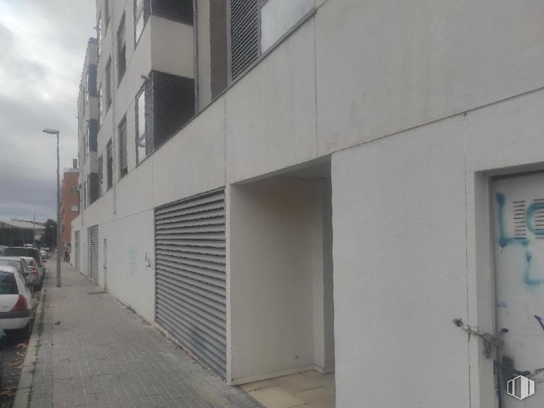 Local en venta en Calle Tiziano, Valdemoro, Madrid, 28342 con coche, ventana, edificio, matrícula del vehículo, nube, gris, cielo, inmobiliario, fachada y vehículo alrededor