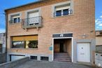 Retail for sale at Calle Coronel Félix Gutiérrez Cano, Polán, Toledo, 45161 with door, window, sky, property, building, fixture, wood, architecture, brickwork and brick around