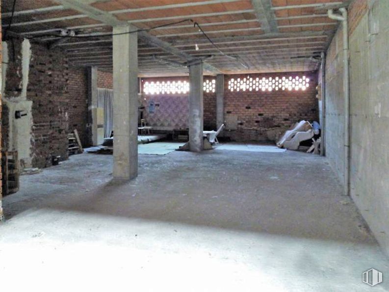 Retail for sale & for rent at Calla Santa Catalina, Segovia, 40003 with wood, brick, brickwork, beam, gas, building material, concrete, ceiling, flooring and room around