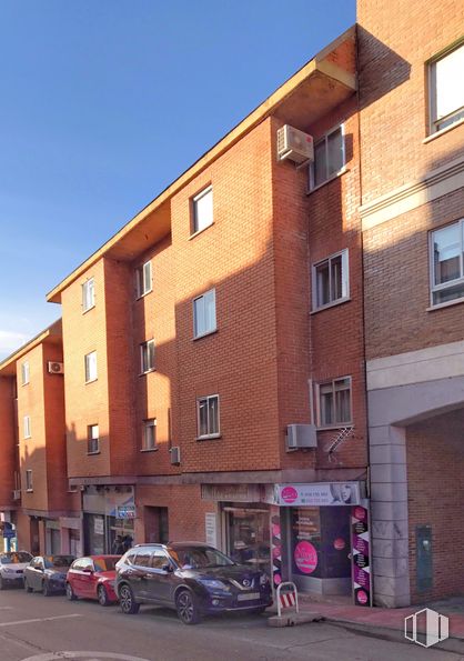 Retail for sale & for rent at Zona Casco Antiguo, Las Rozas de Madrid, Madrid, 28230 with window, building, car, sky, property, wheel, tire, vehicle, urban design and condominium around