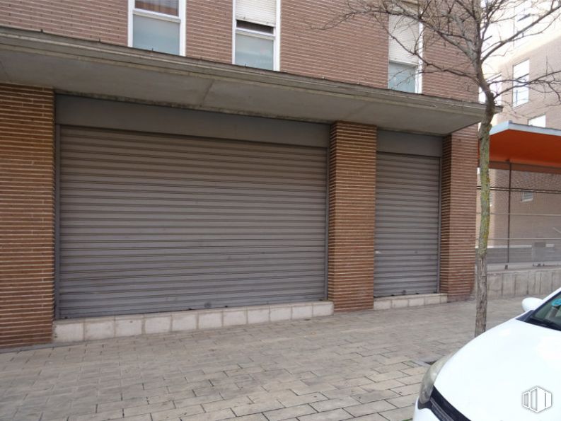 Local en venta en Zona Campo de Tiro, Leganés, Madrid, 28911 con coche, ventana, luz de estacionamiento, edificio, superficie de la carretera, asfalto, albañilería, vehículo, ladrillo y iluminación del automóvil alrededor