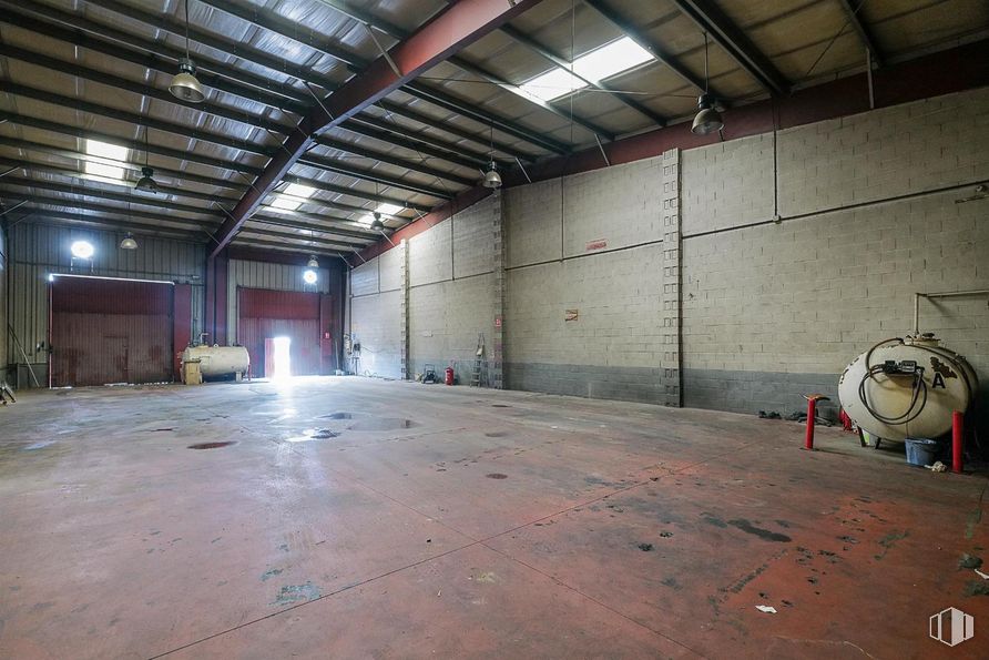 Industrial for sale at Calle Talleres, Alpedrete, Madrid, 28430 with flooring, floor, ceiling, warehouse, hall, concrete, building material, fluorescent lamp and hangar around