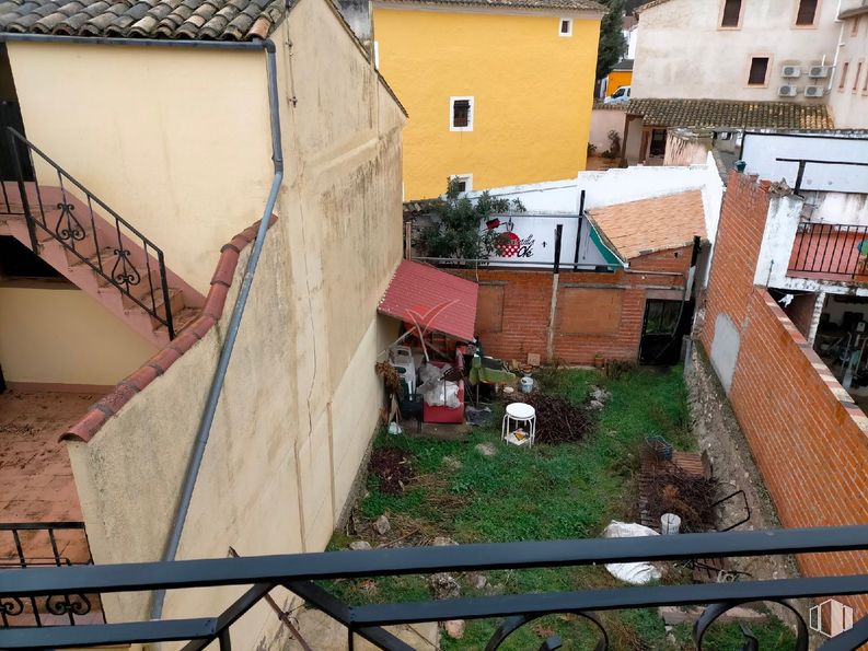 Local en venta en Centro, Huete, Cuenca, 16540 con pared, balcón, pasamanos, material de construcción, escaleras y planta de interior alrededor