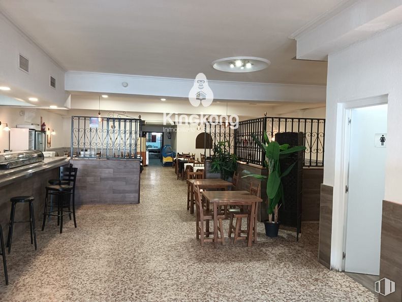 Retail for rent at Zona industrial, Arganda del Rey, Madrid, 28500 with stool, kitchen & dining room table, light fixture, table, chair, houseplant, door, lighting, furniture and interior design around