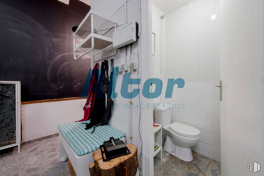 Local en venta en Zona Fuente del Berro, Salamanca, Madrid, 28028 con inodoro, mueble, suelos, suelo, habitación, techo, cama y dormitorio alrededor