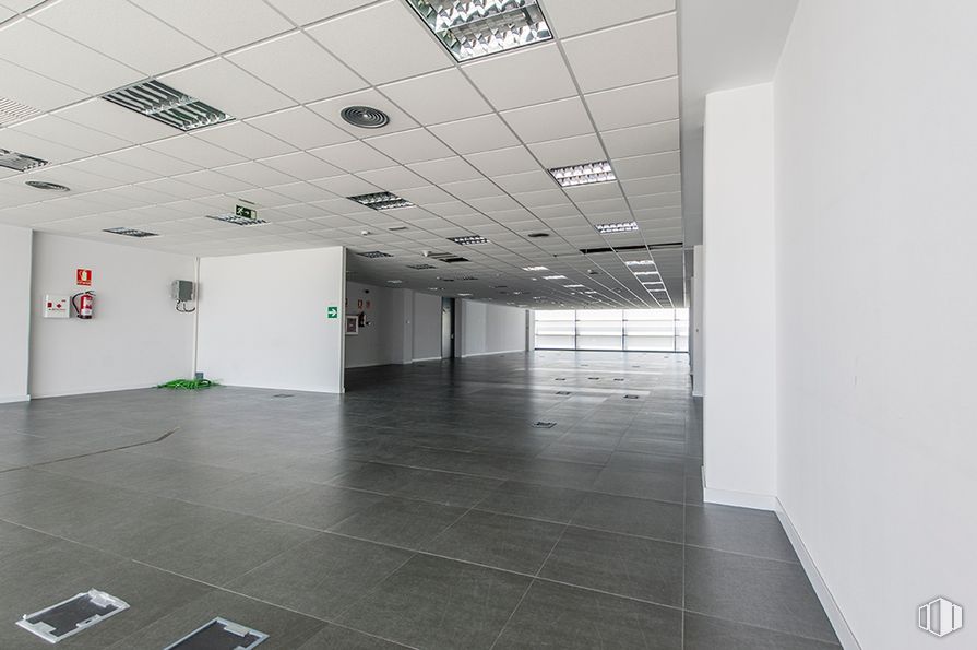 Office for rent at Edificio Data, Calle Sepúlveda, 17, Alcobendas, Madrid, 28100 with building, fixture, hall, flooring, floor, ceiling, glass, space, event and parking around