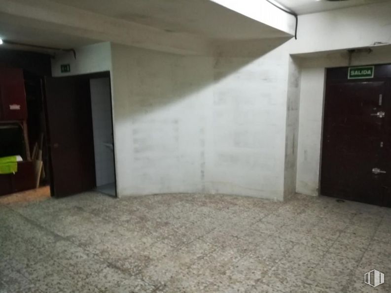 Local en venta en Calle Fernández de los Ríos, Chamberí, Madrid, 28015 con puerta, accesorio, suelo, suelos, material compuesto, techo, edificio, tintes y matices, hormigón y hall alrededor