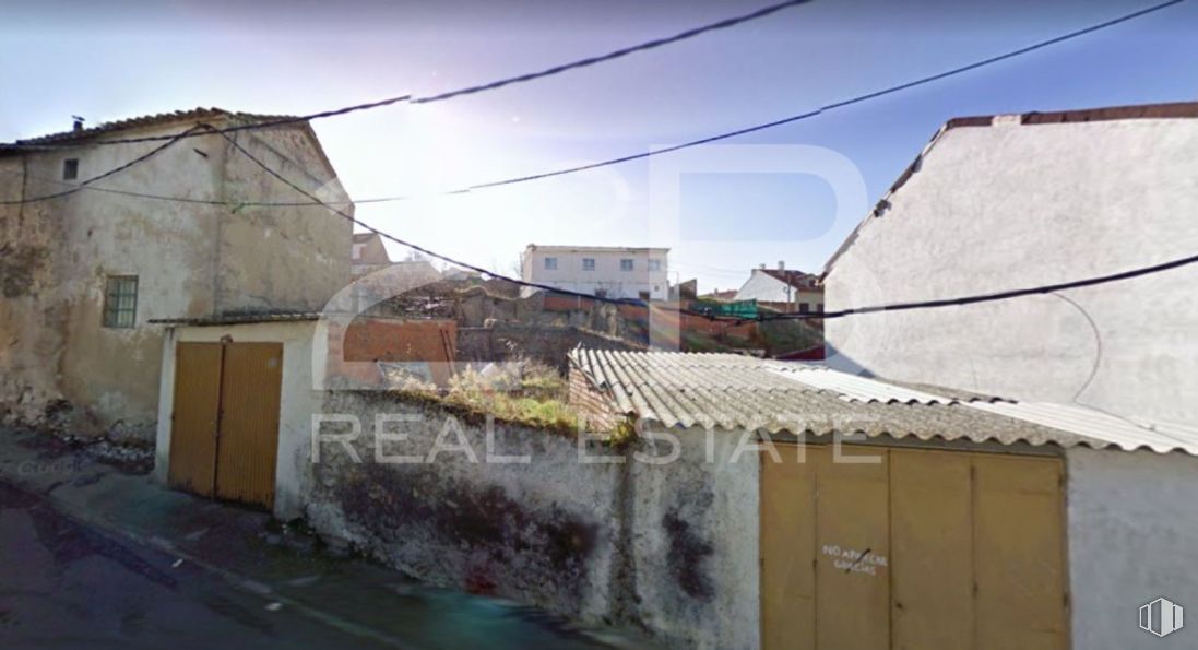 Land for sale at Calle Ayuntamiento, 37, Seseña, Toledo, 45223 with door, house, sky, daytime, plant, road surface, wood, land lot, neighbourhood and building around