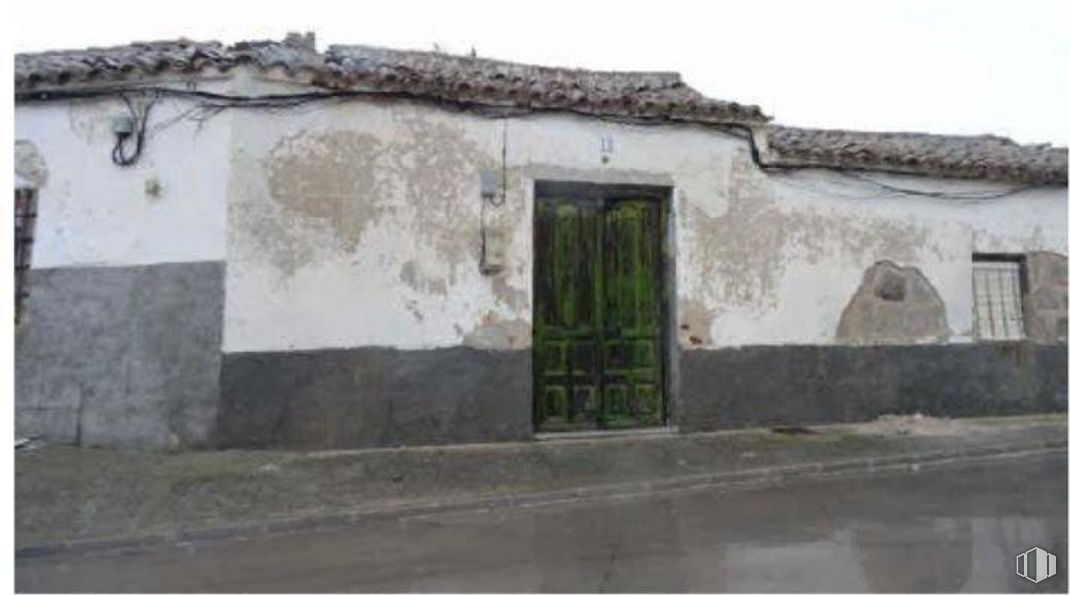 Land for sale at Zona centro, Ajofrín, Toledo, 45110 with door, house, window, grass, facade, rectangle, building material, fixture, concrete and stone wall around