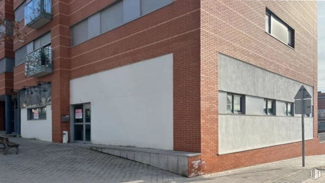 Local en venta en Avenida Francia, Arroyomolinos, Madrid, 28939 con ventana, edificio, accesorio, material de construcción, albañilería, ladrillo, material compuesto, fachada, inmobiliario y madera alrededor