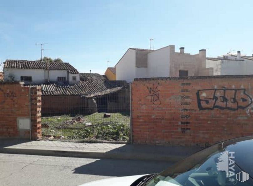 Land for sale at Casco urbano, Daganzo de Arriba, Madrid, 28814 with car, house, sky, plant, hood, motor vehicle, building, brick, asphalt and brickwork around