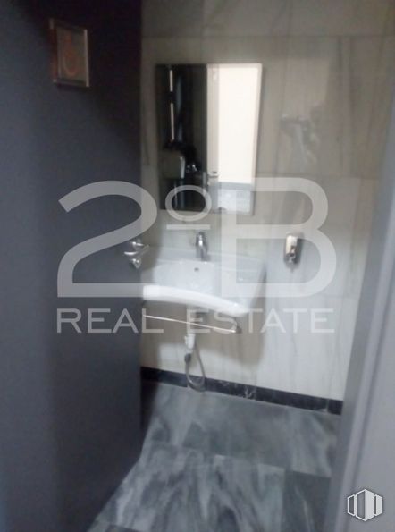 Office for sale at Rivas Centro, Plaza Constitución, 2, Rivas-Vaciamadrid, Madrid, 28529 with sink, product, plumbing fixture, fixture, eyewear, font, material property, wood, door, household hardware and metal around