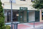 Retail for sale at Calle Pesquera, 28, Torrejón de Ardoz, Madrid, 28850 with window, waste container, plant, fixture, building, tree, neighbourhood, door, facade and real estate around