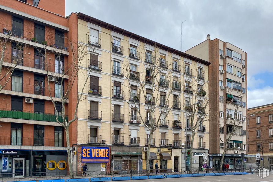 Local en venta en Avenida Ciudad de Barcelona, 178, Retiro, Madrid, 28007 con edificio, cielo, nube, día, ventana, propiedad, bloque de torre, condominio, diseño urbano y espacio público alrededor