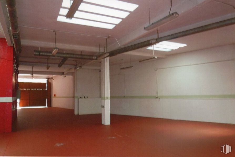 Retail for sale at Calle Isabela Saverana, 14, Carabanchel, Madrid, 28044 with lighting, hall, wood, building, floor, flooring, ceiling, door, fixture and shade around