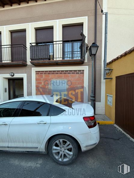 Local en venta en Centro, Espirdo, Segovia, 40191 con coche, neumático, rueda, ventana, puerta, iluminación del automóvil, puerta del coche, coche familiar, vehículo de lujo y coche mediano alrededor