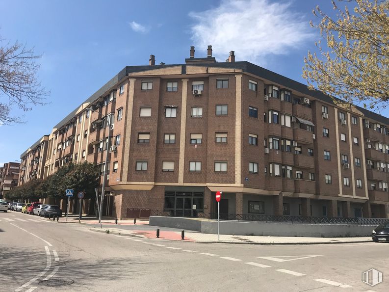 Local en alquiler en Calle Chile, Leganés, Madrid, 28918 con edificio, cielo, nube, día, propiedad, ventana, infraestructura, árbol, diseño urbano y condominio alrededor