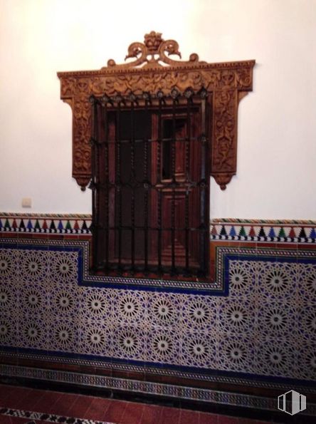 Office for sale & for rent at Calle Granada, Toledo, 45001 with door, brown, wood, fixture, building, tints and shades, rectangle, art, composite material and pattern around