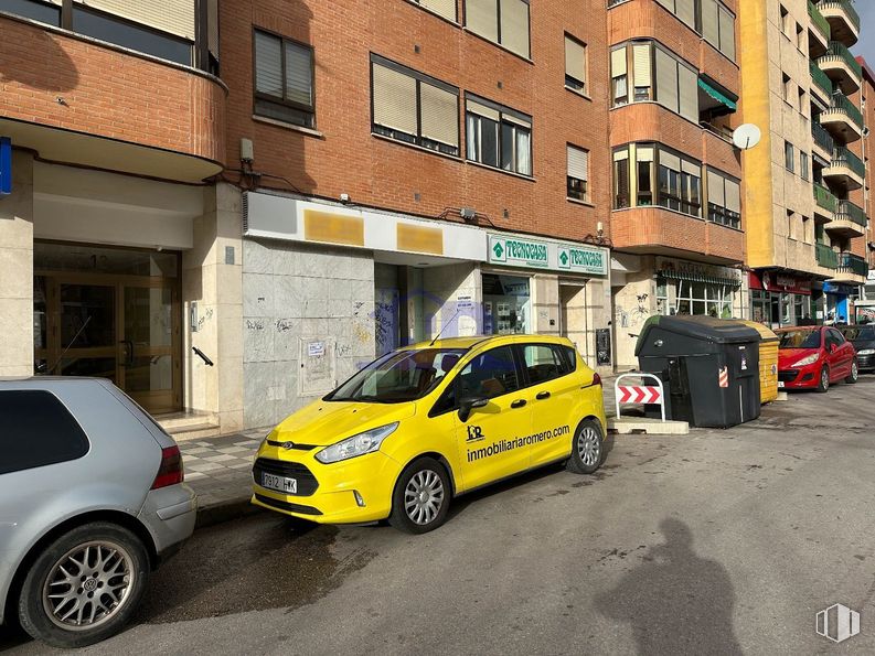 Local en alquiler en Calle Hermanos Becerril, Cuenca, 16004 con coche, neumático, rueda, ventana, vehículo terrestre, vehículo, edificio, vehículo de motor, diseño automovilístico y iluminación del automóvil alrededor