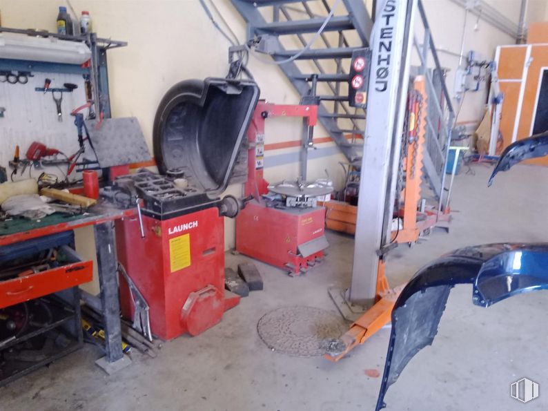 Nave en alquiler en Polígono industrial Villa de Azaña, Numancia de la Sagra, Toledo, 45230 con vehículo de motor, neumático de automoción, diseño automovilístico, capó, vehículo, exterior del automóvil, gas, madera, ingeniería y máquina alrededor