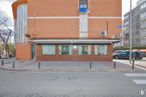 Retail for sale at Calle San Emilio, Ciudad Lineal, Madrid, 28017 with building, car, window, road surface, architecture, brick, urban design, tire, brickwork and residential area around