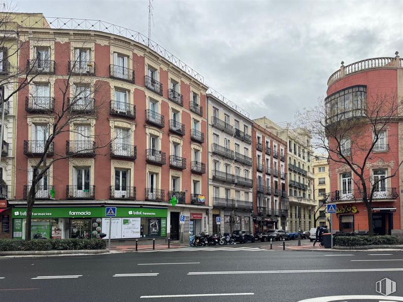 Local en alquiler en Zona Chamberí, Chamberí, Madrid, 28010 con edificio, ventana, zona urbana, ciudad, barrio, ciudad, área metropolitana, apartamento, calle y espacio público alrededor