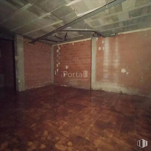 Retail for sale at Calle Manzanar, Recas, Toledo, 45211 with building, wood, floor, house, flooring, brickwork, brick, building material, hardwood and hall around